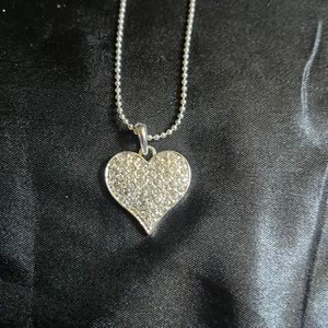Heart pendant necklace